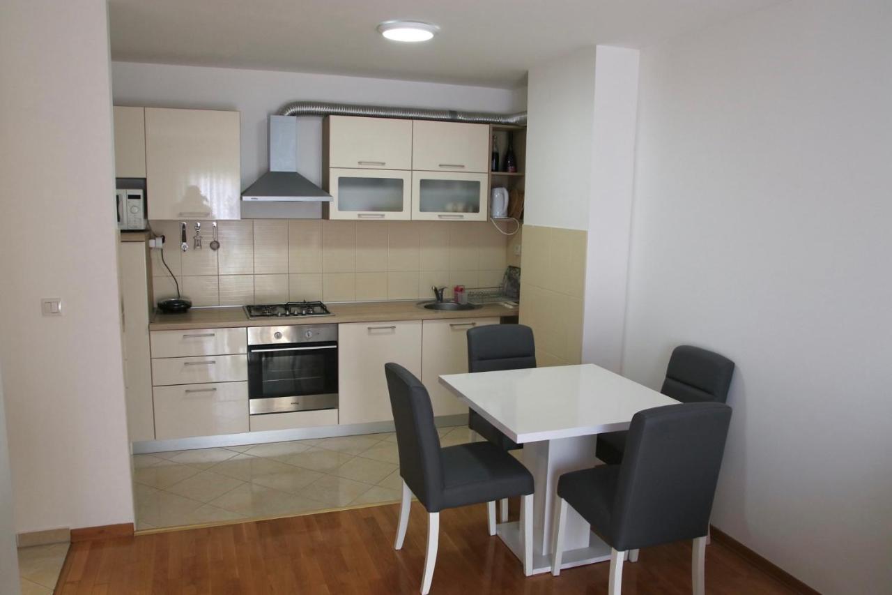 Apartment Pearl-Free Parking Макарска Экстерьер фото